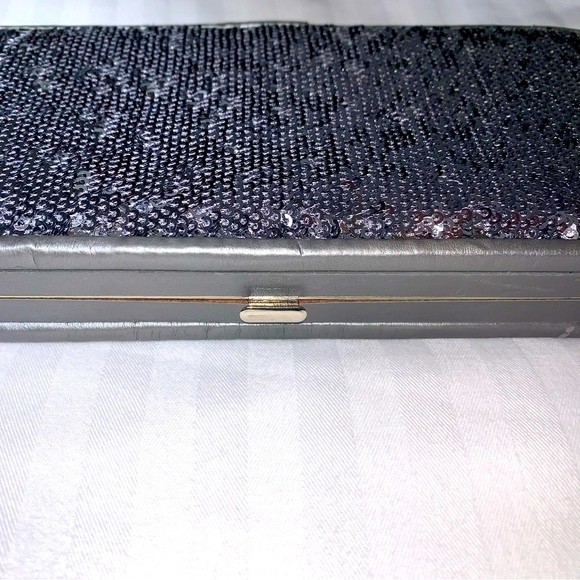 Silver Sequin Clutch Wallet Women’s Card Holder 2 Section Flippy Expressions - Picture 2 of 7